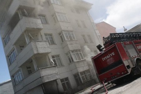 Yangını söndüren itfaiye erleri zehirlenmekten ayranla kendilerini korudu