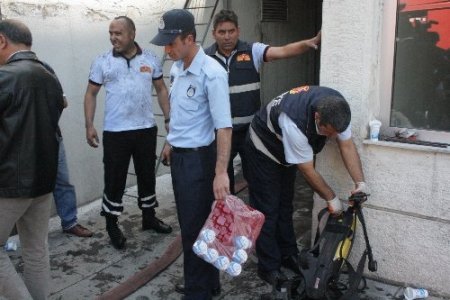 Yangını söndüren itfaiye erleri zehirlenmekten ayranla kendilerini korudu