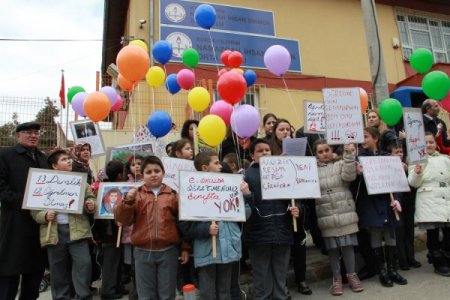 'Yanlışlıkla' tayin edilen öğretmenleri için ağladılar