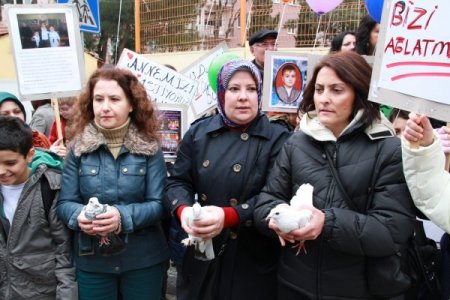 'Yanlışlıkla' tayin edilen öğretmenleri için ağladılar