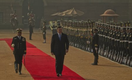 Yanukoviç, Hindistan’da resmi temaslarda bulunuyor