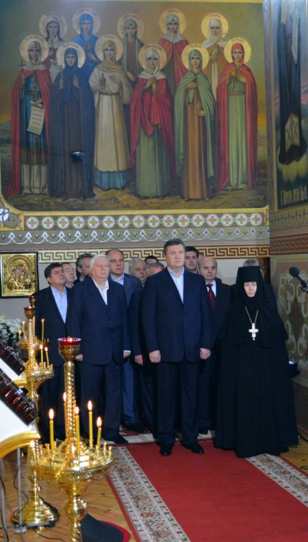 Yanukoviç, Noel ayinine katıldı