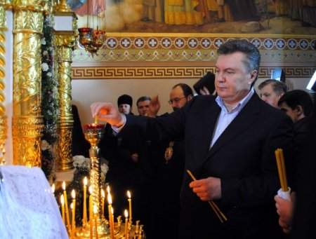 Yanukoviç, Noel ayinine katıldı