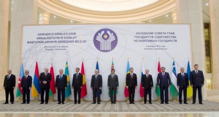 Yanukoviç ve Berdimuhamedov, Aşkabat'ta görüştü