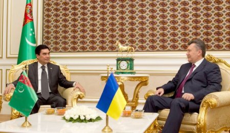 Yanukoviç ve Berdimuhamedov, Aşkabat'ta görüştü