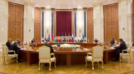 Yanukoviç ve Berdimuhamedov, Aşkabat'ta görüştü