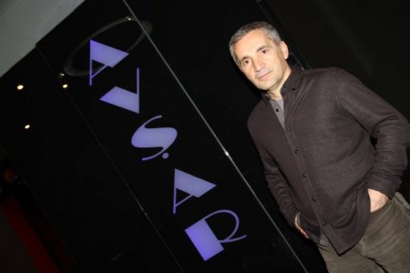 Yapımcı Şükrü Avşar: Duygusal olduğum için romantik filmler çekiyorum