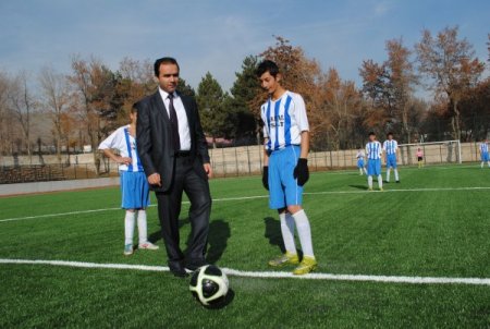 Yapımı tamamlanan Tatvan Stadı hizmete açıldı