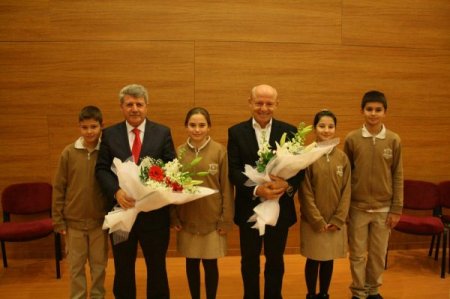 Yaptırdığı okulda ayakta alkışlandı