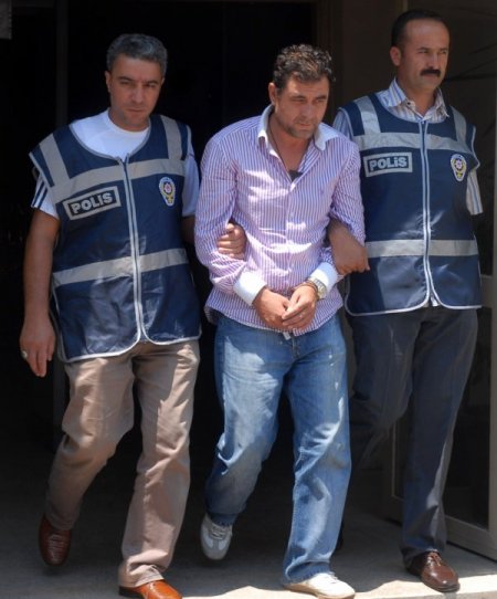 Yaralamadan Aranan Zanlı Sevgilisiyle Buluşunca Yakalandı