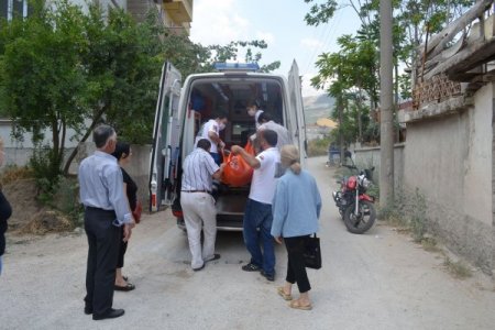 Yaralarında Böcekler Dolaşan Yaşlı Adam Hastaneye Kaldırıldı