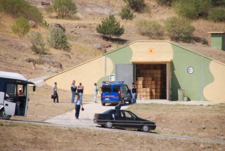 Yaralı askerler, patlama bölgesine getirildi