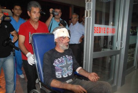 Yaralı Suriyeliler Ambulanslarla İskenderun'a Getirildi