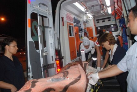 Yaralı Suriyeliler Ambulanslarla İskenderun'a Getirildi