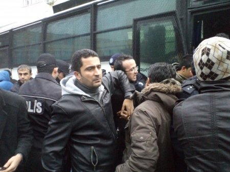 Yaralı teröristin destekçilerine gözaltı