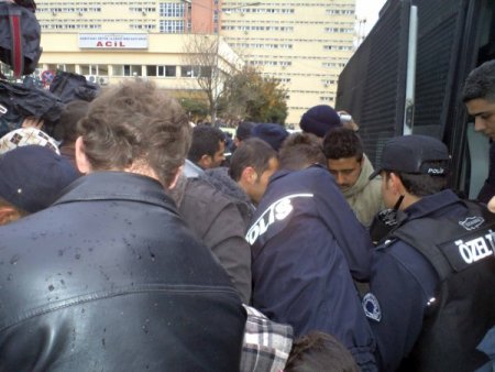 Yaralı teröristin destekçilerine gözaltı