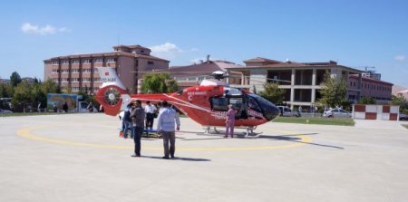 Yaralı vatandaş, ambulans helikopterle taşındı