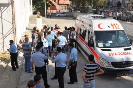 Yaralı yakınları, olay yerine gelen 112 ekiplerini darp etti