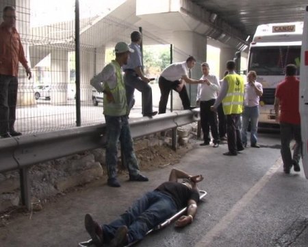 Yaralıları görünce gözyaşlarına boğuldu
