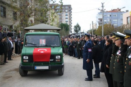 Yardıma gittiği sırada şehit düşen onbaşı son yolculuğuna uğurlandı
