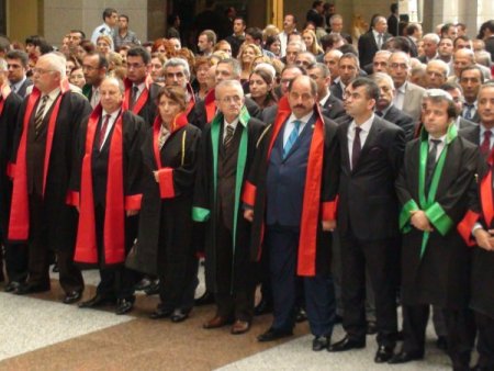 Yargı mensupları öldürülen Başsavcı için saygı duruşunda bulundu