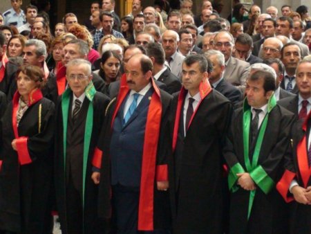Yargı mensupları öldürülen Başsavcı için saygı duruşunda bulundu