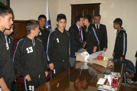 "yarının Gençlerini Türk Futboluna Kazandırmak İçin Çalışıyoruz"