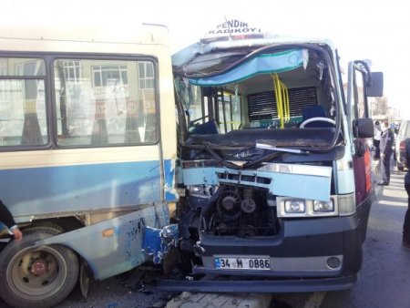 Yarışan minibüsler dehşet saçtı: 10 yaralı