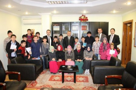 Yarıyıl tatilinde 5 vakit namazlarını camilerde kıldılar