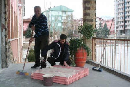 Yarıyıl tatilinde okulu yeniliyorlar