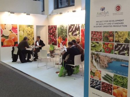 Yaş meyve ve sebze ihracatçıları Berlin'deki fuara katıldı