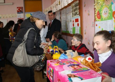 Yaşama Katkı Derneği engelli öğrencileri sevindirdi