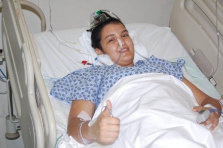 Yaşamasına mucize denen genç Handan'a, ölen akranının karaciğeri nakledildi