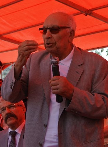 Yaşar Kemal: Kürt köyünde doğdum, Türk köyünde büyüdüm