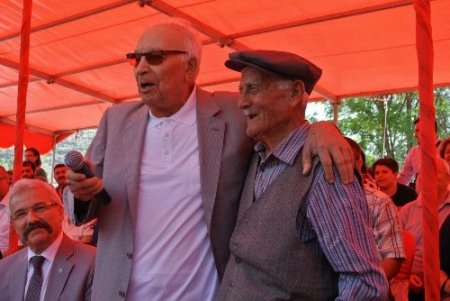 Yaşar Kemal: Kürt köyünde doğdum, Türk köyünde büyüdüm