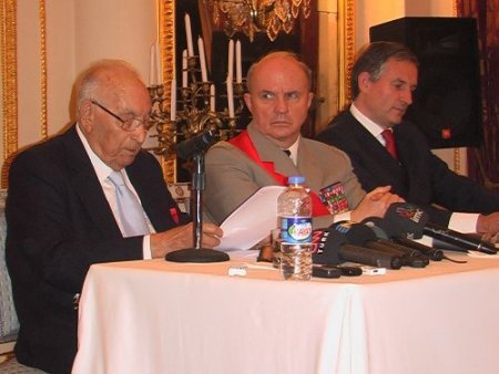 Yaşar Kemal’e Fransa’nın En Seçkin Nişanı Verildi