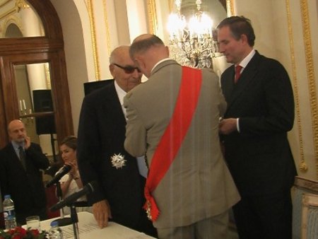 Yaşar Kemal’e Fransa’nın En Seçkin Nişanı Verildi