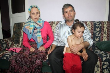 Yaşı kadar ameliyat geçiren 6 yaşındaki Fatma, diyalizle yaşamaya çalışıyor