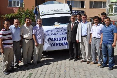 Yasiad, Pakistan'a 2 Kamyon Dolusu Yardım Gönderdi