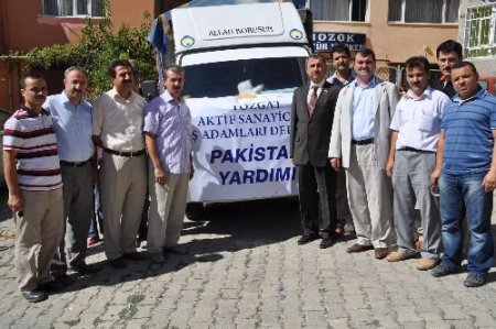 Yasiad, Pakistan'a 2 Kamyon Dolusu Yardım Gönderdi