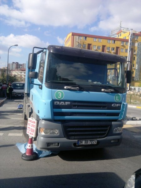 Yaşlı adam, TIR'ın altında can verdi