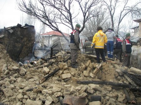 Yaşlı adam evinde çıkan yangında öldü