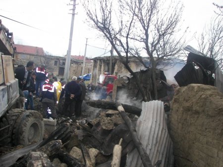 Yaşlı adam evinde çıkan yangında öldü