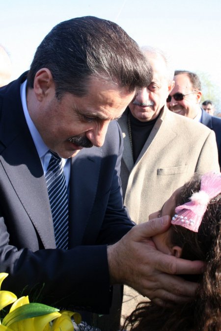 Yaşlı adamdan Bakan Çelik’e: Özlettin kendini, Allah aşkına gel