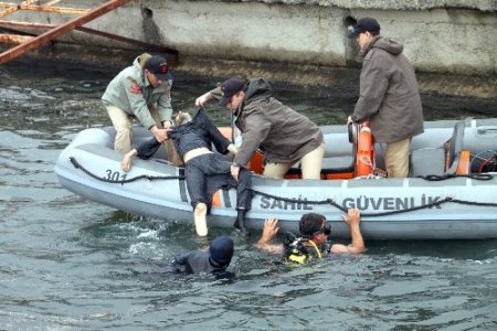 Yaşlı adamın cesedi 50 dakika sonra çıkarıldı