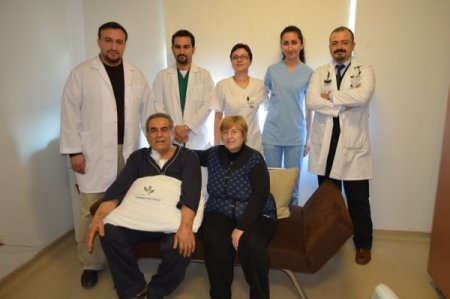 Yaşlı adamın kalbine aynı anda üç ameliyat yapıldı