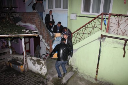 Yaşlı çift evlerinde ölü bulundu