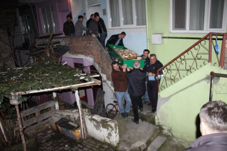 Yaşlı çift evlerinde ölü bulundu