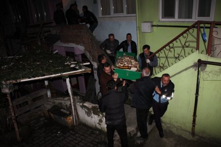 Yaşlı çift evlerinde ölü bulundu