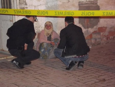 Yaşlı kadın evinde ölü bulundu
